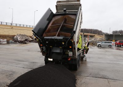 Slip-in Hot Box Dumping Asphalt