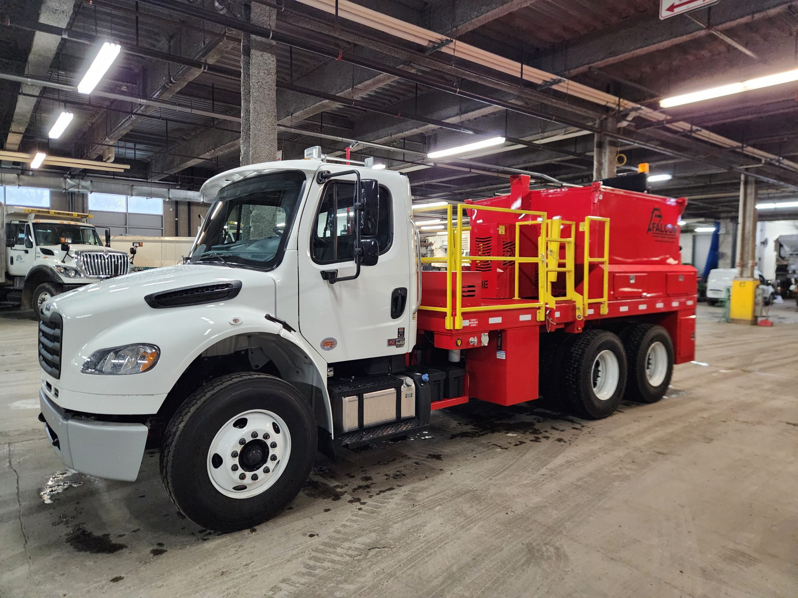  8-ton asphalt patch truck