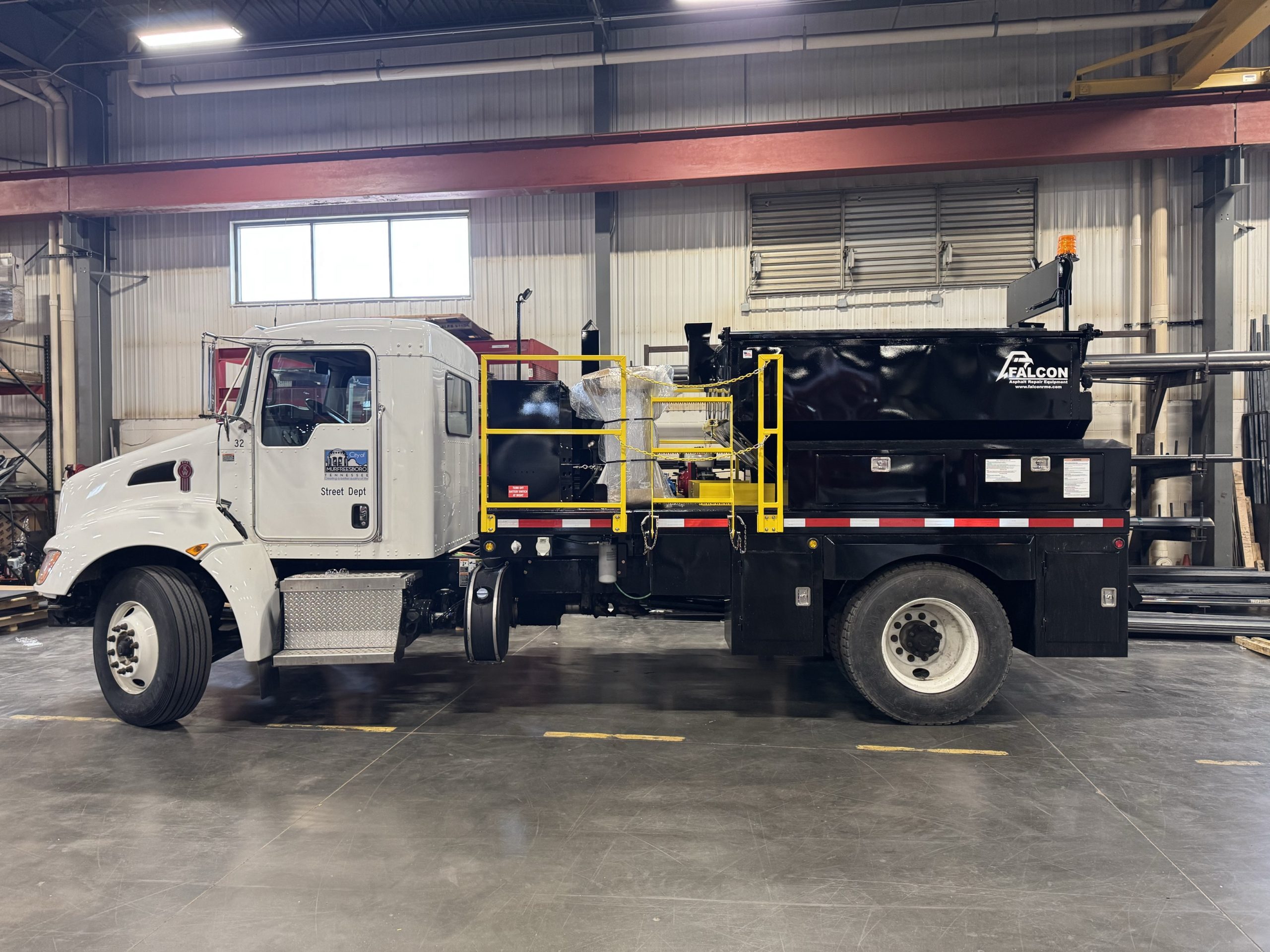 6-ton asphalt patch truck