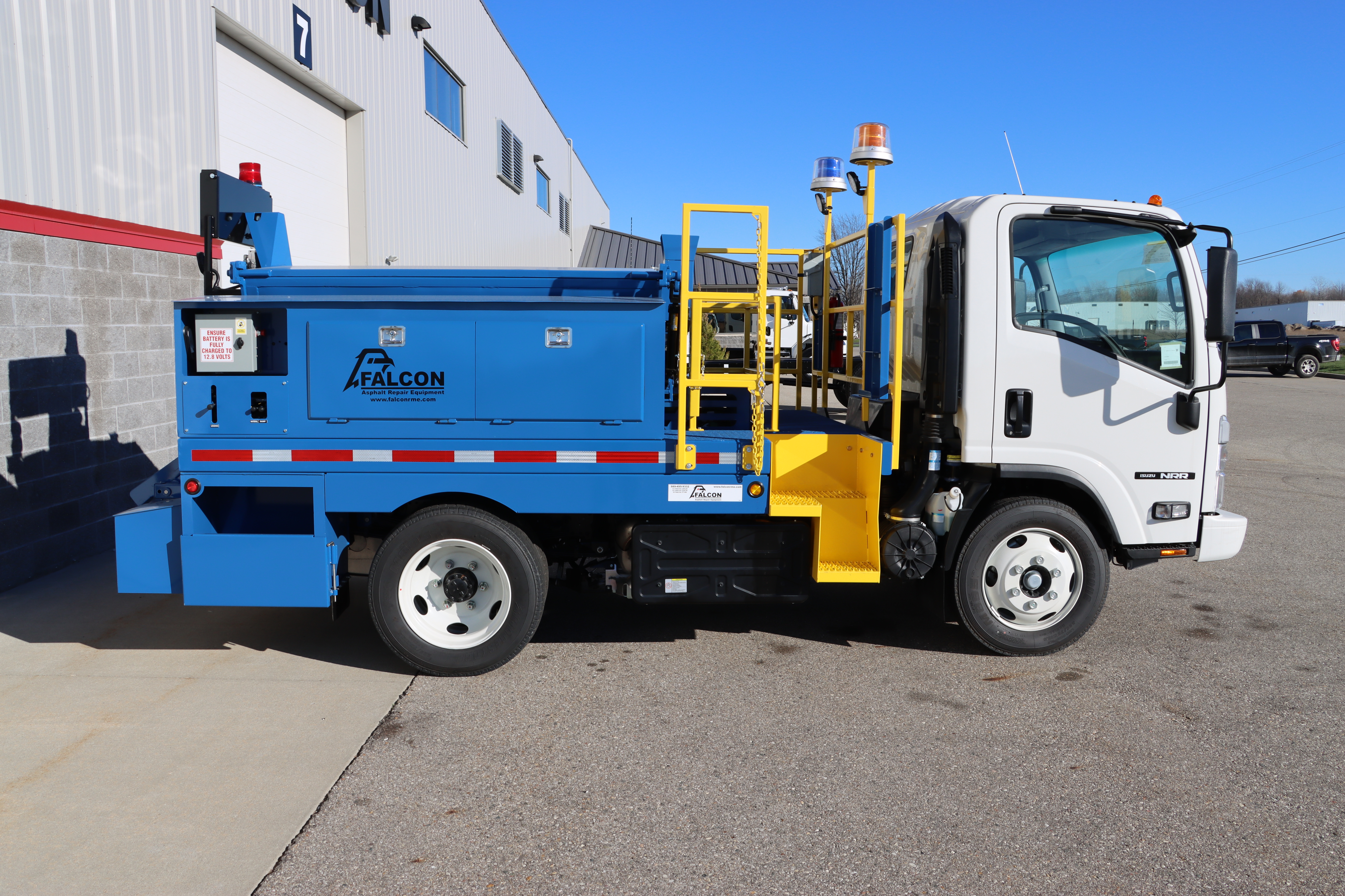 2-ton asphalt patch truck
